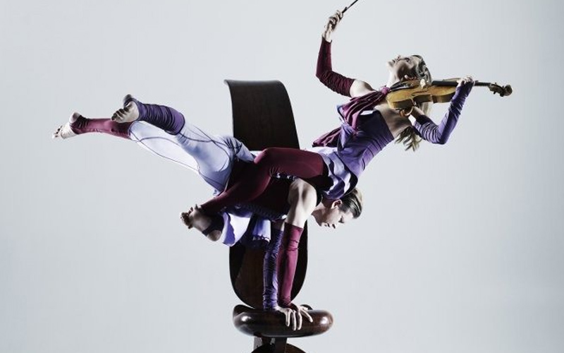 duo-viola-2 violinistas, acróbatas