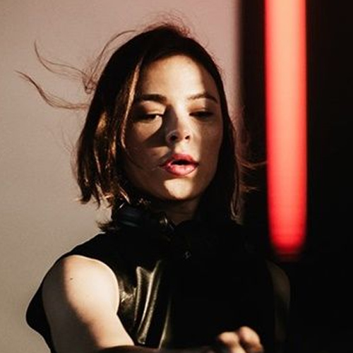 NINA KRAVIZ
